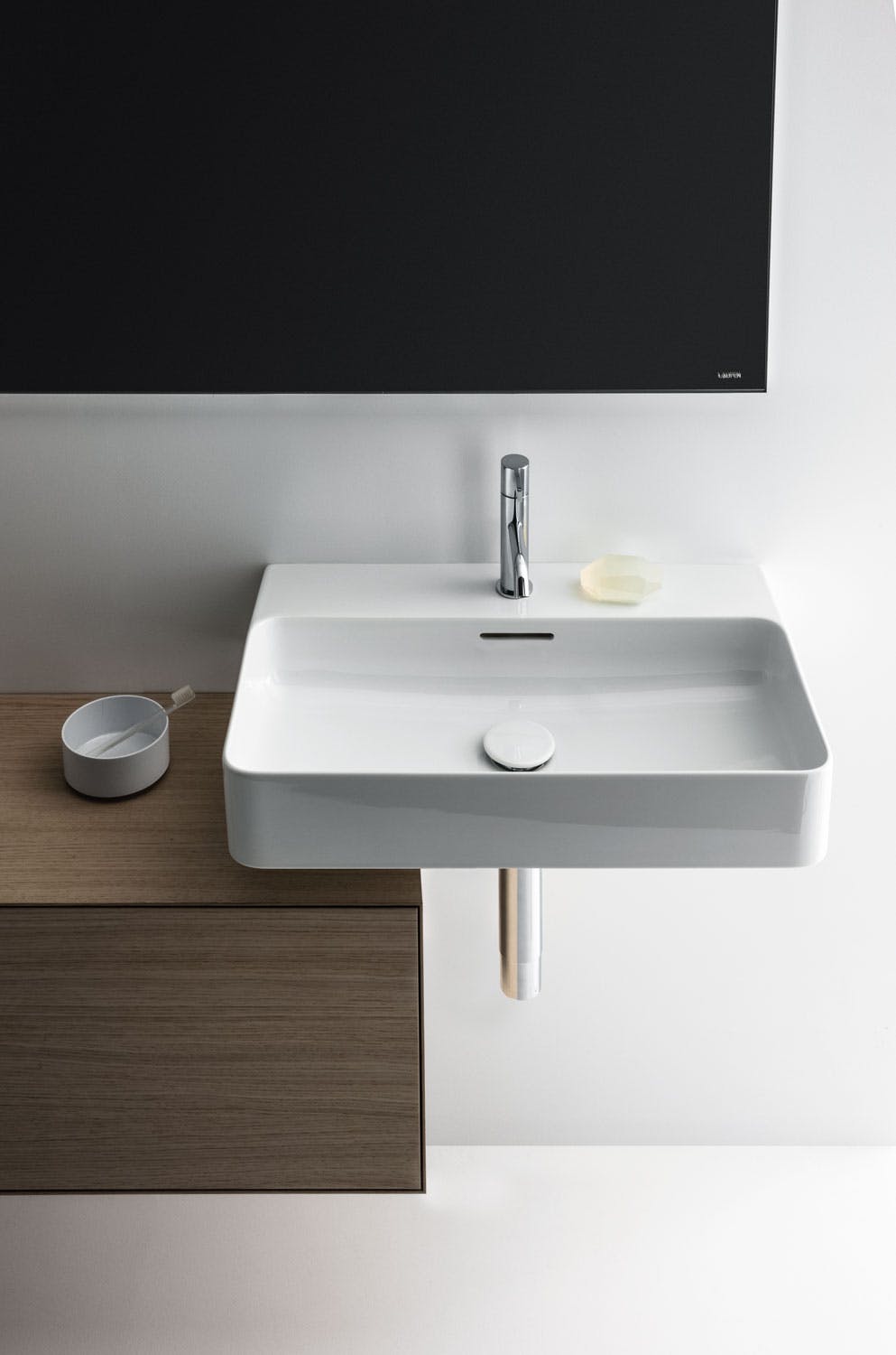 5. Delikate kanter Servant med rent design og spinkle kanter